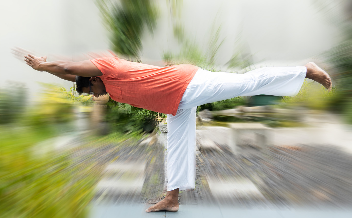 Bild: Pragash Irudayam; Yoga Übungen für Kraft und Balance vor der Durchführung der Ayurveda Massage